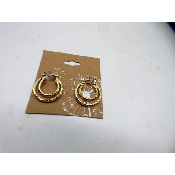 A pair of embossed double ring6/8" gold-tone hoop earrings with leverback clasp - Picture 2 of 4